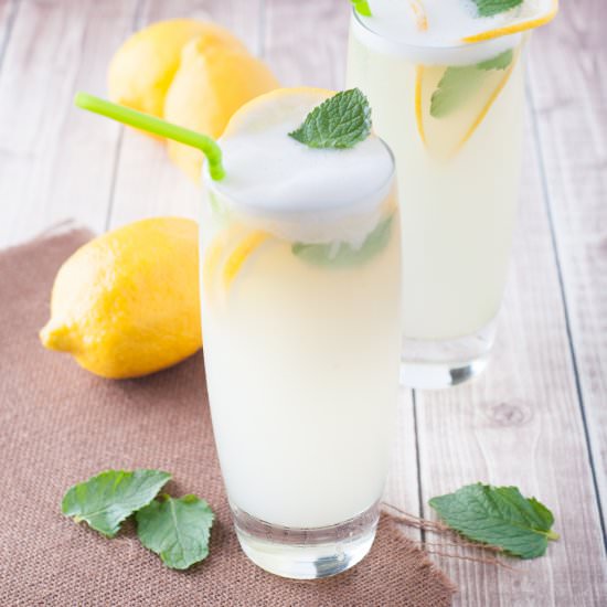Icy Lemonade in the Blender - Recipe photo by photosandfood