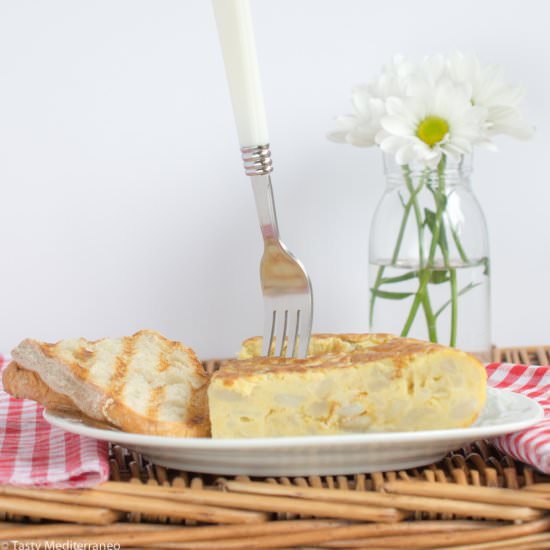 Spanish Tortilla de Patatas - Recipe photo by Tasty Mediterraneo