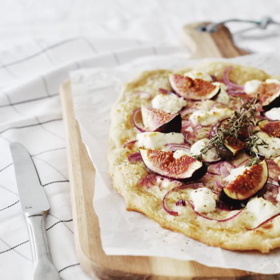 Flammkuchen with figs & goatcheese - Recipe photo by 88food