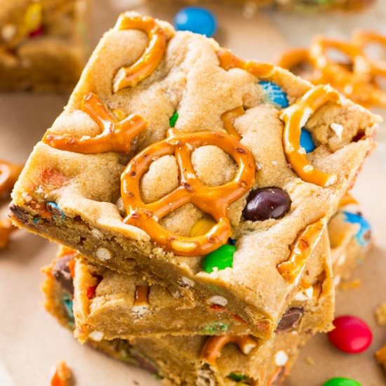 Peanut Butter Pretzel Bars - Recipe photo by Deliciously Sprinkled