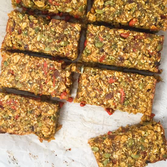Pumpkin seed breakfast bars - Recipe photo by Petite Canteen