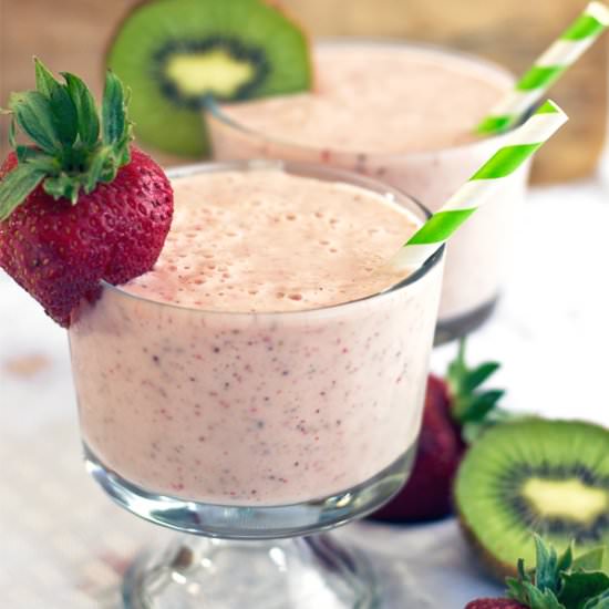 Fresh Kiwi-Strawberry Smoothies - Recipe photo by cookingdivine