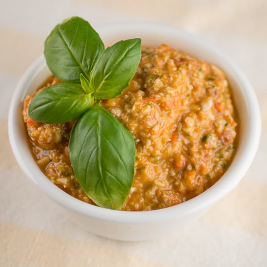 Easy No Cook Tomato-Pepper Pasta Sauce - Recipe photo by ChiliPepperMadness