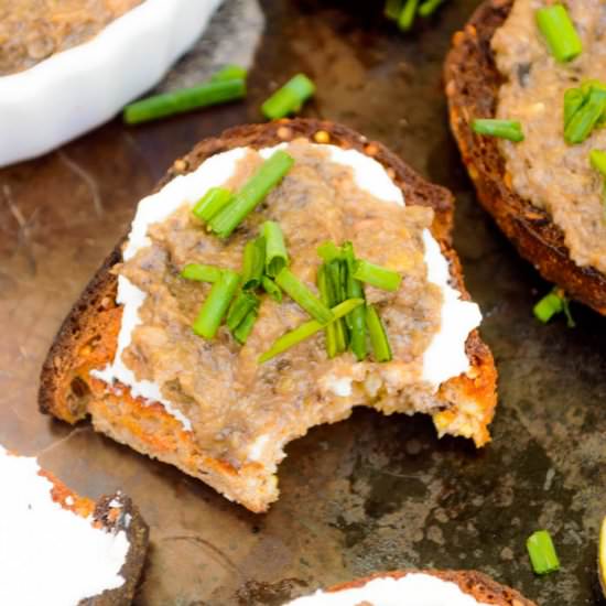 Fig & Olive Tapenade Crostini - Recipe photo by The Nutritious Kitchen