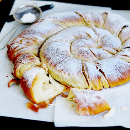 Ensaïmada de Mallorca - Recipe photo by baketotheroots