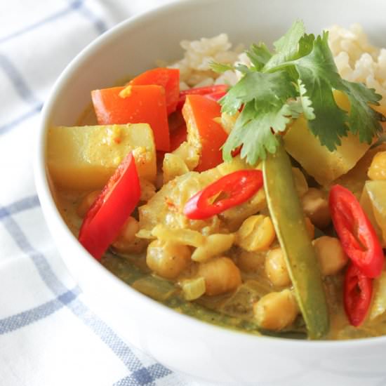 Veggie Thai Red Curry with Chickpea - Recipe photo by reachingforgreens