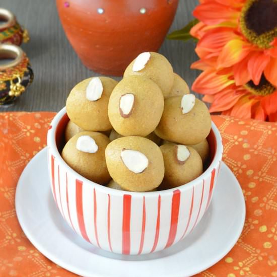 Besan Ladoo - Recipe photo by ruchiskitchen