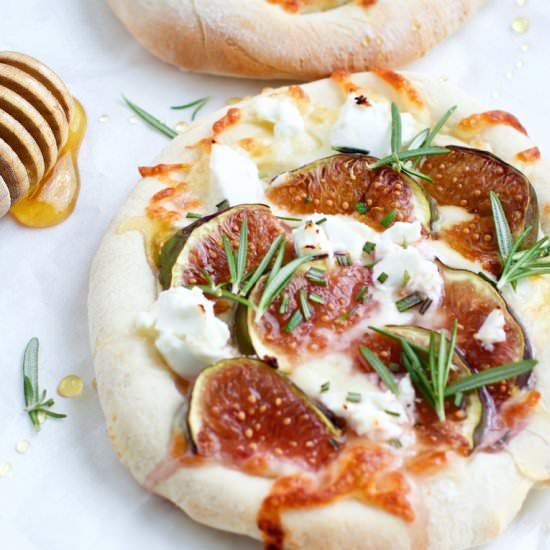 Figs and Goat Cheese Pizza - Recipe photo by finefreshfood