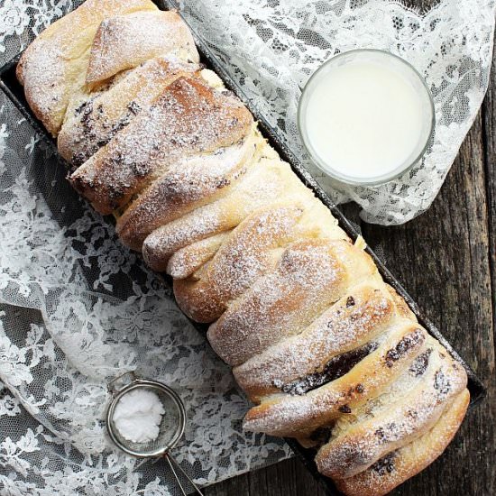 Chocolate Pull-Apart Brioche - Recipe photo by micky apostu