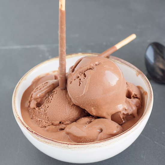 Chocolate frozen yogurt - Recipe photo by TheBlackFig
