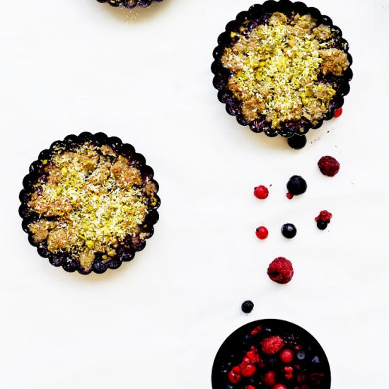 Coconut & Pistachio Berry Crumble - Recipe photo by edibleimagination