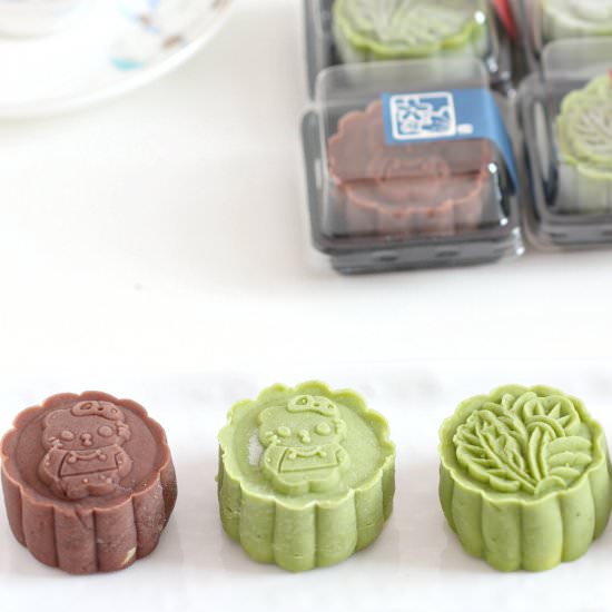 Matcha and Chocolate Mooncake - Recipe photo by mybarecupboard
