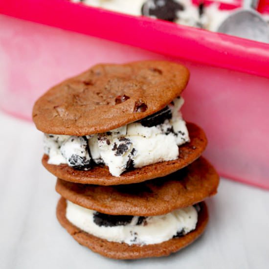 Double chocolate ice cream sandwich - Recipe photo by evabakes