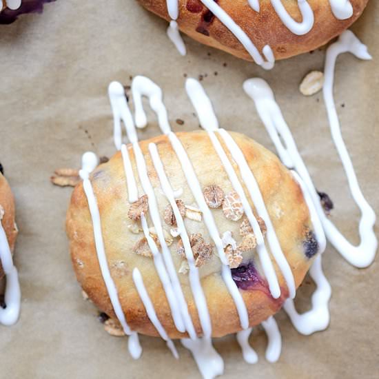 Blueberry Muesli Breakfast Rolls - Recipe photo by hungrygals