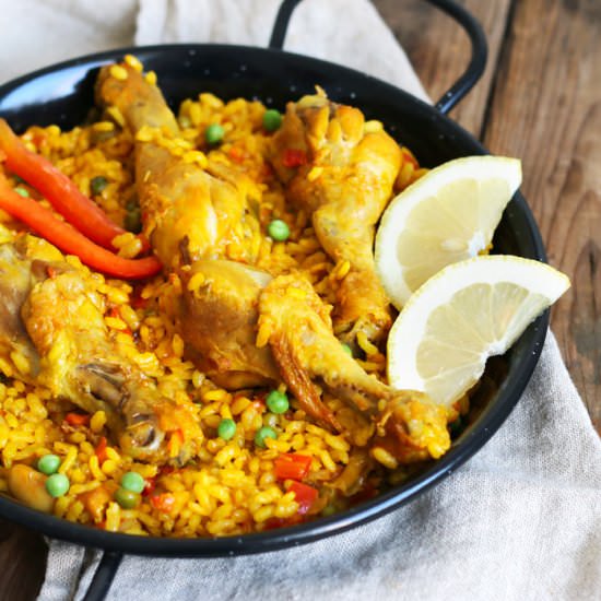Paella con Pollo - Recipe photo by baketotheroots