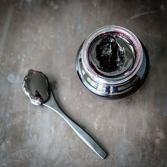 HOMEMADE ELDERBERRY JELLY - Recipe photo by trickytine