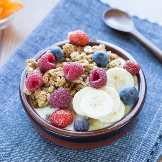 Peanut Butter and Banana Granola - Recipe photo by Stasty