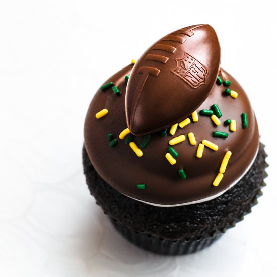 Game Day Cupcakes - Recipe photo by thecakeblog