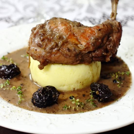 Rabbit with prunes and spices - Recipe photo by picantecooking