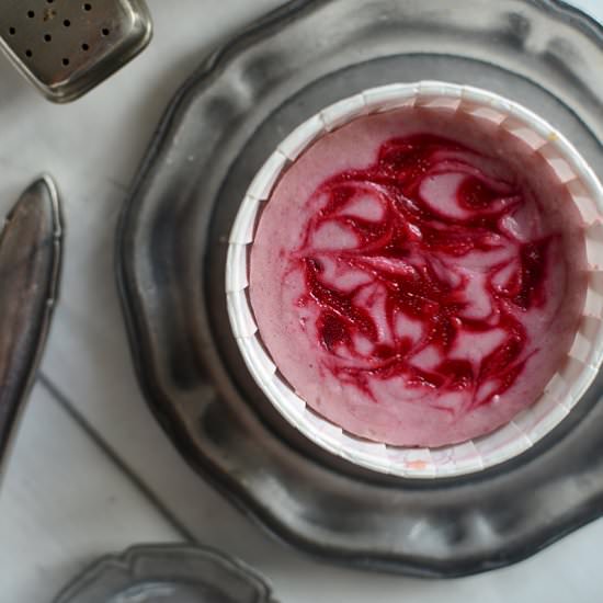 Cornelian cherry mini cheesecakes - Recipe photo by CandyCompany