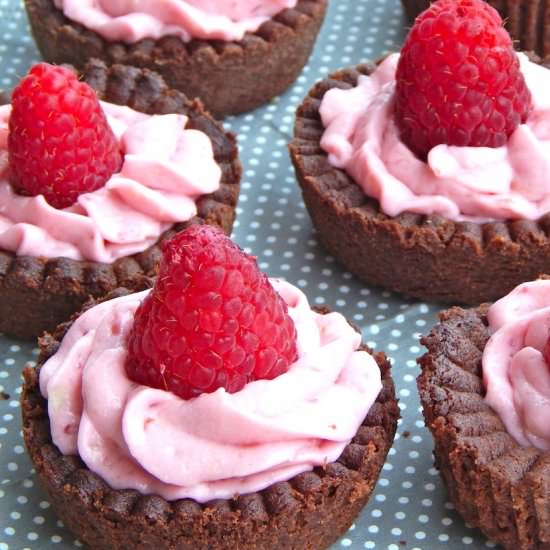 Chocolate Tartlets with Raspberry Cream - Recipe photo by Dessertlandia