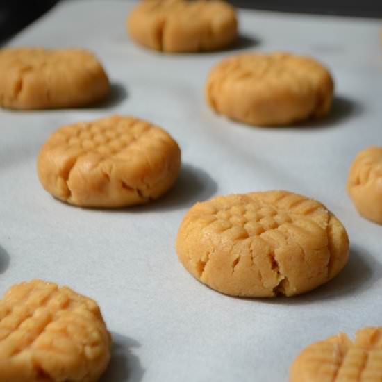 Perfect Vegan Peanut Butter Cookies - Recipe photo by AvocadosandAles
