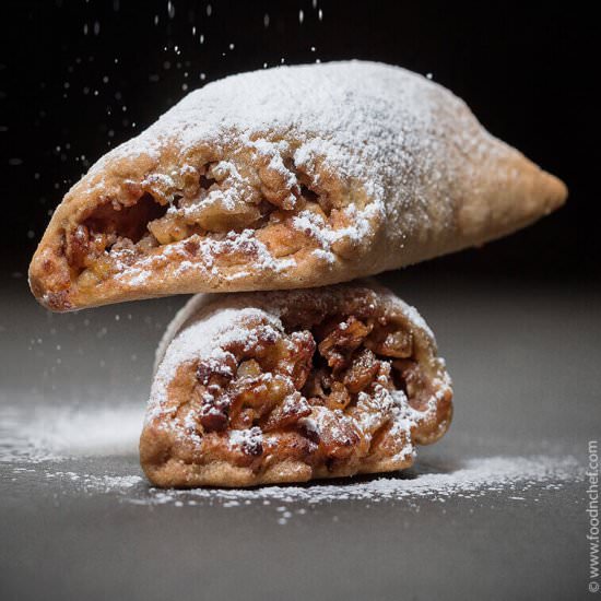 Apple Pie with Raisins - Recipe photo by foodnchef