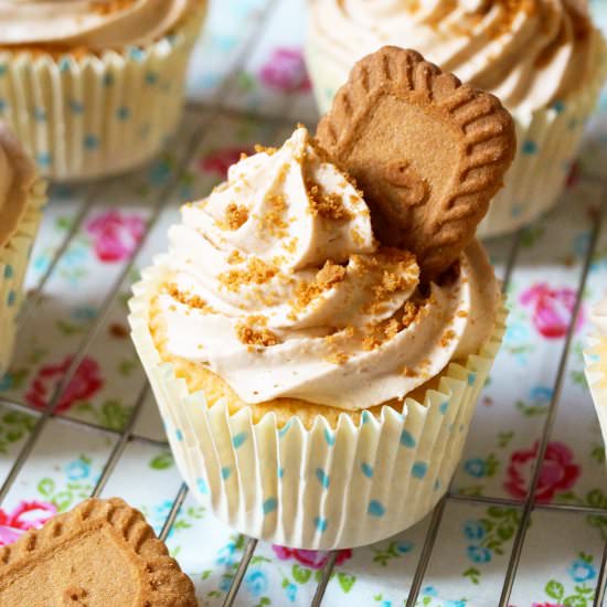 Cookie Butter Cupcakes - Recipe photo by whatjessicabakednext