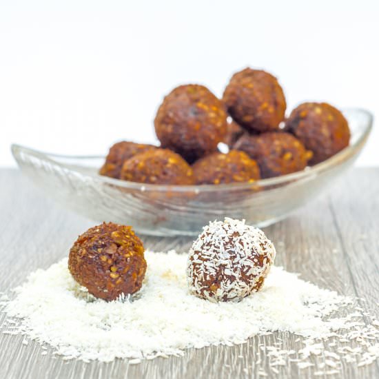 Nut, Seeds & Fruit Bliss Balls - Recipe photo by barktime