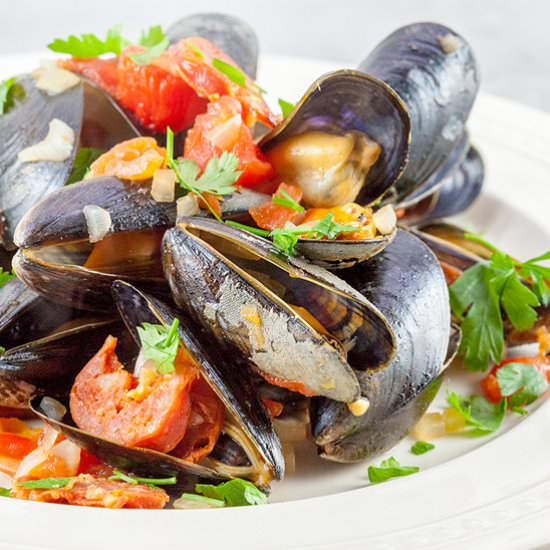 Spanish Mussels in Chorizo & Wine - Recipe photo by ohmydish