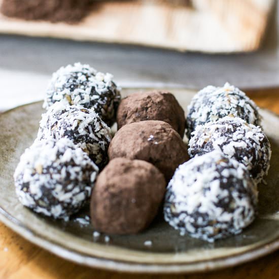 Anti-Inflammatory Cocoa Truffles - Recipe photo by Poppies and Papayas