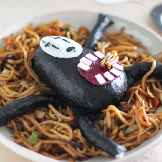 Kaonashi Yakisoba - Recipe photo by Yukitchen