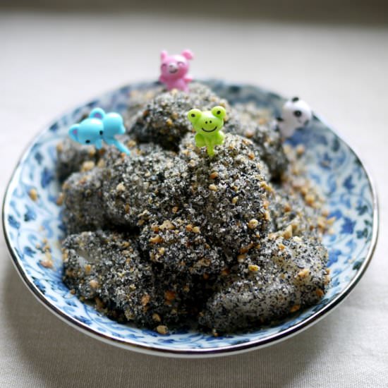 Muah Chee with Black Sesame Powder - Recipe photo by monoandco