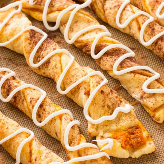 Pumpkin Pie Twists - Recipe photo by Deliciously Sprinkled