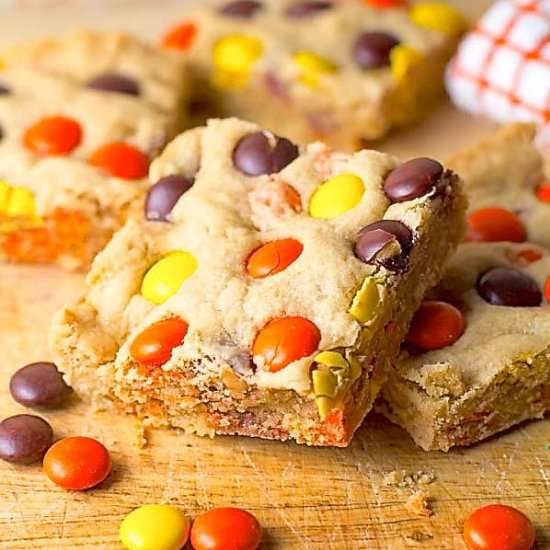 Peanut Butter Cookie Bars - Recipe photo by Twointhekitchen