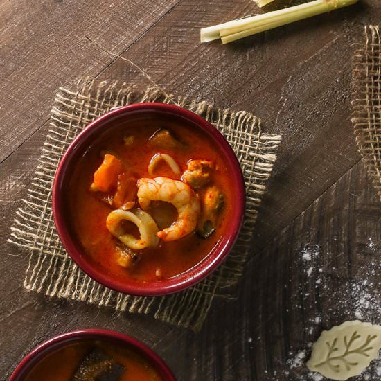 Lemongrass Seafood Curry Pot Pie - Recipe photo by estalystic