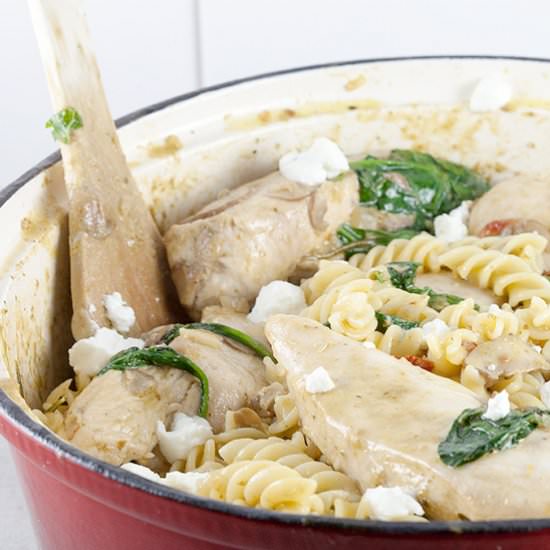 Creamy Chicken Pesto Pasta - Recipe photo by ohmydish