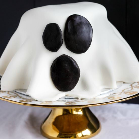 Halloween Ghost Cake - Recipe photo by thecookiewriter