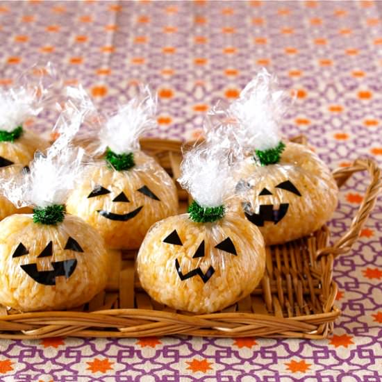 Jack-o'-Lantern Rice Balls - Recipe photo by ochikeron