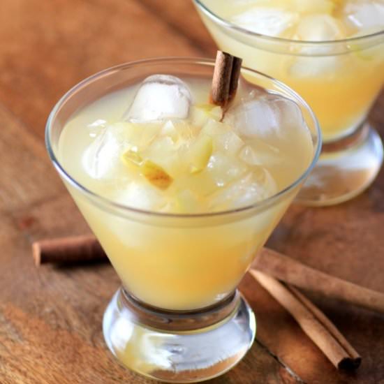 Spiced Pear and Apple Cocktail - Recipe photo by noshingwiththenolands