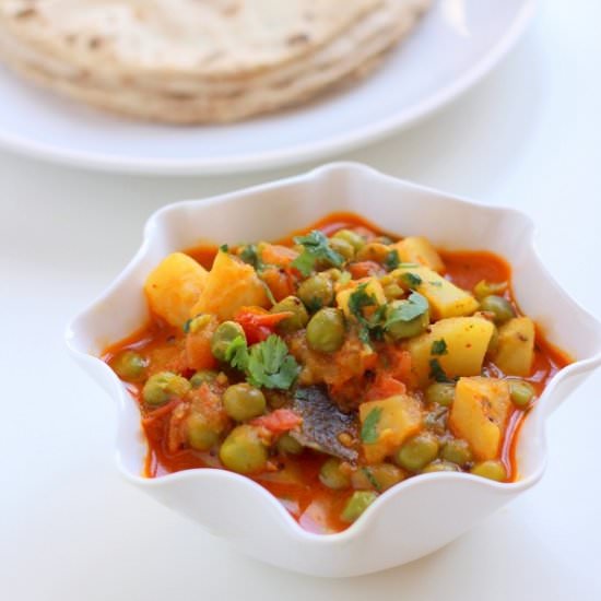 Gujarati Aloo Matar - Recipe photo by werecipes
