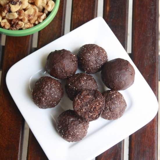 Healthy Chocolate Truffles - Recipe photo by The Desserted Girl