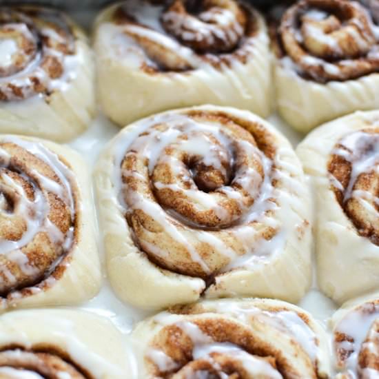 1-Hour Vegan Cinnamon Rolls - Recipe photo by SprinkledWithJules