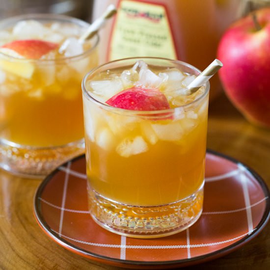 Bourbon Apple Cider Cocktail - Recipe photo by Pizzazzerie