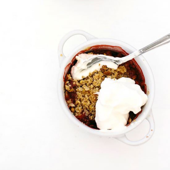 Mini Berry Pistachio Crumbles - Recipe photo by Handmade Charlotte