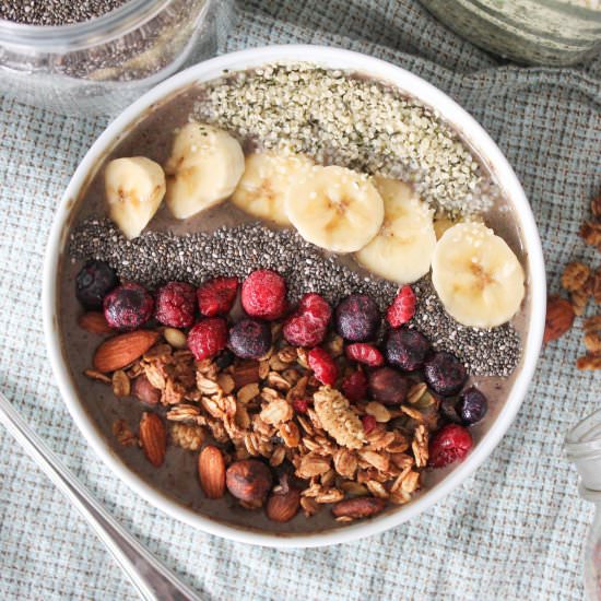 Mixed Berry & Kale Smoothie Bowl - Recipe photo by reachingforgreens