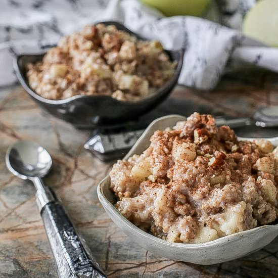 5 Minute Apple Pie Oatmeal - Recipe photo by FashionEdible