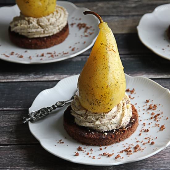Vanilla Poached Pears on Sable - Recipe photo by olliebo