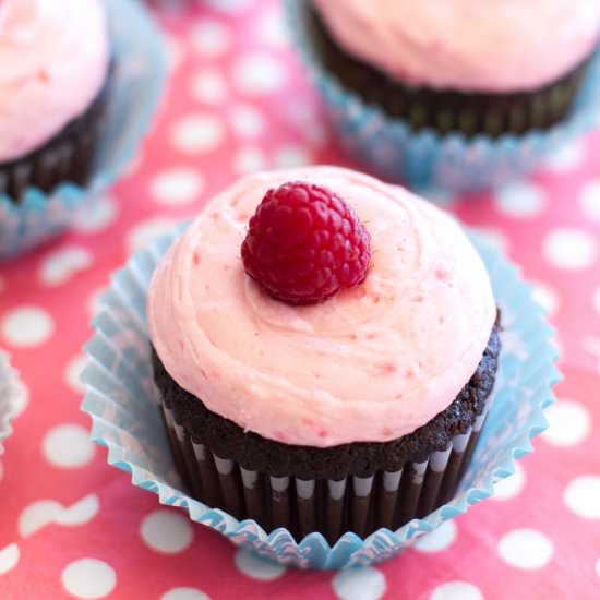 Chocolate Raspberry Cupcakes - Recipe photo by a latte food