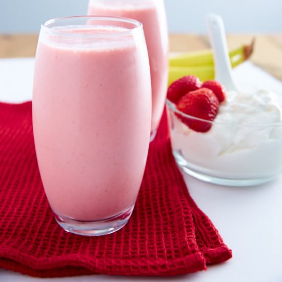 Strawberry Banana Yogurt Smoothie - Recipe photo by cravingtasty